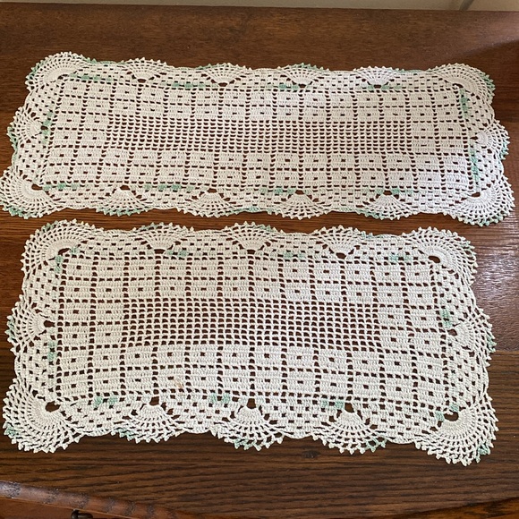 VTG Handmade Crochet Doilies Set of 4 - Picture 7 of 9